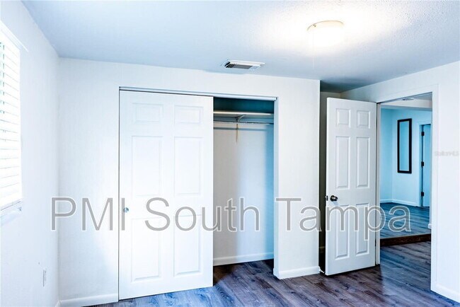 Building Photo - 3402 W Van Buren Dr