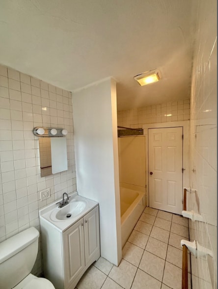 Building Photo - 225 Florence St