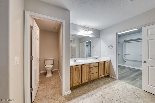 Building Photo - 259 Oakbrook Ridge Ave