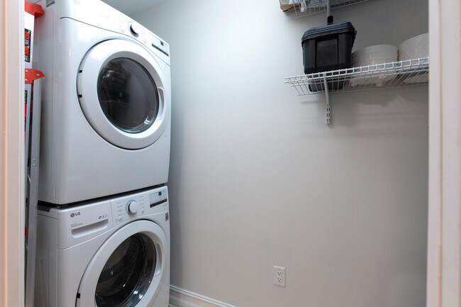 Building Photo - 801 S Olive Ave