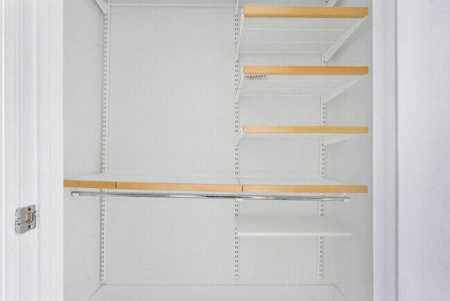 Building Photo - 3001 NE 185th St