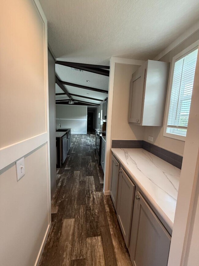 Building Photo - 4901 N Vaughn Rd