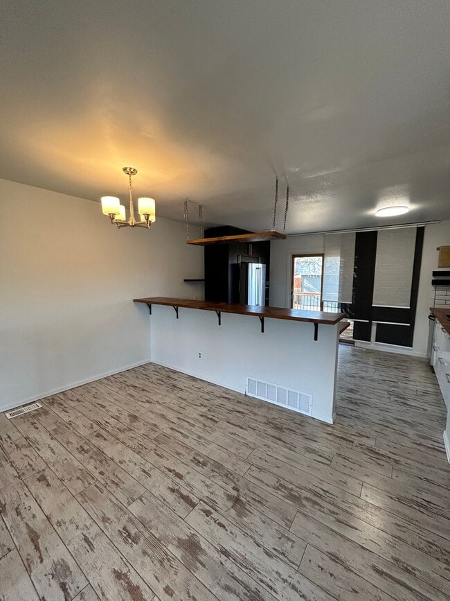 Building Photo - Stunning 4 BR/2 BA Morrison Home!!