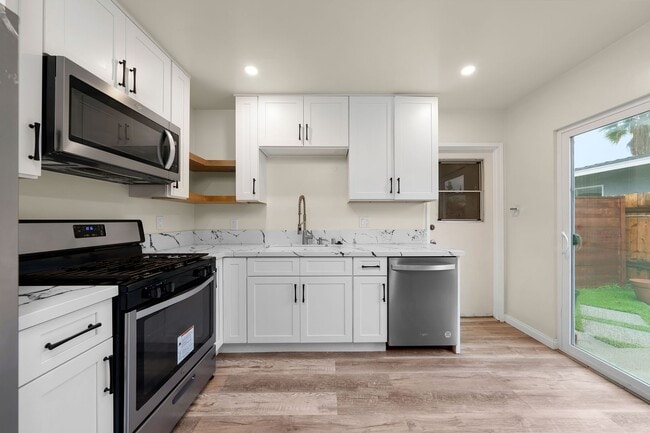 Building Photo - Beautiful newly renovated home available n...