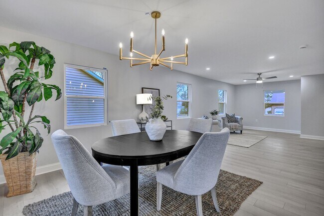 Building Photo - 828 Longbranch Dr