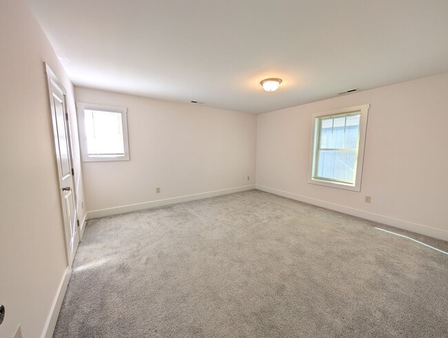 Building Photo - Weaverville Rental