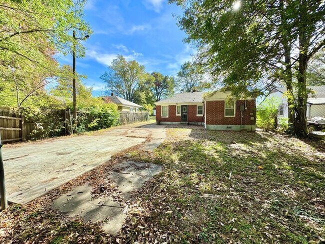 Building Photo - 2736 Dunn Ave