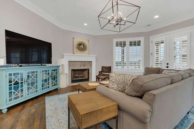 Building Photo - Rent Unfurnished or Fully Furnished - 4 Be...