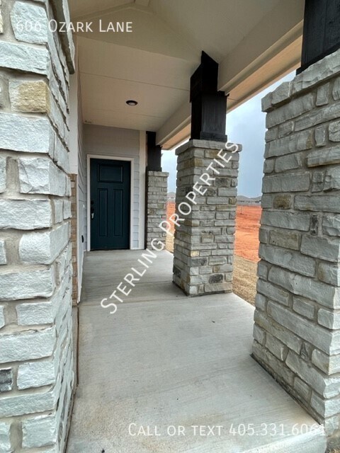 Building Photo - 606 Ozark Ln