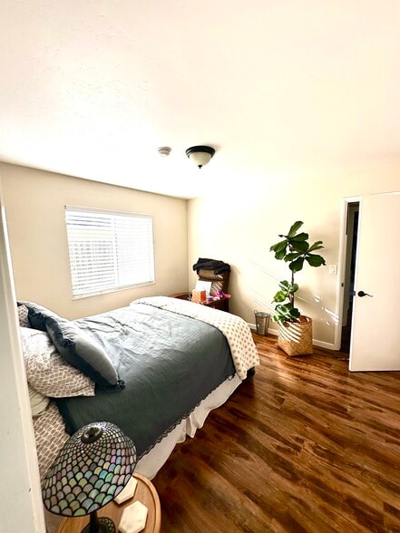 Building Photo - 2101 Sunset Ave