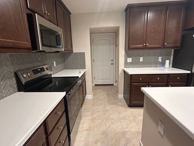Building Photo - 479 Lemongrass St