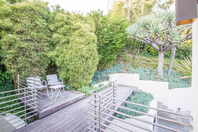 Backyard Entry - 1440 N Kings Rd