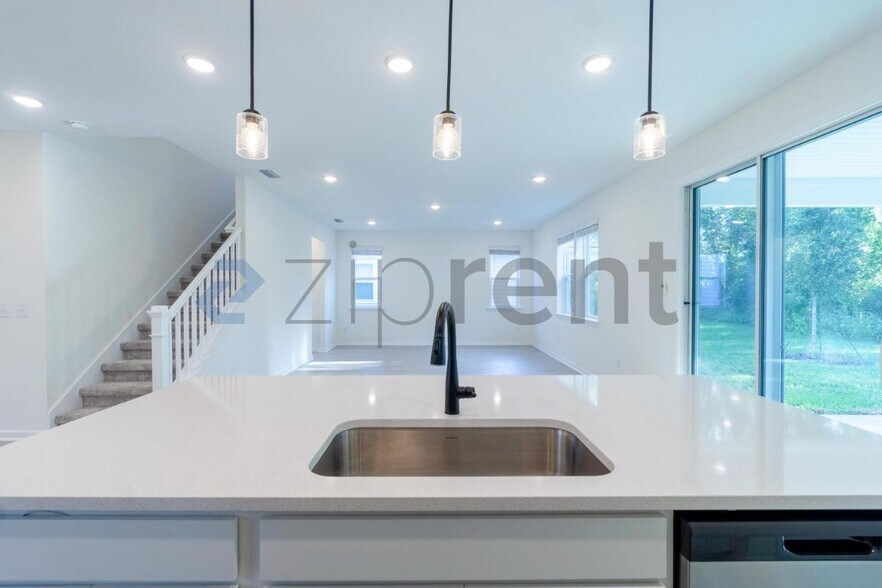 Building Photo - 5823 Tomahawk Lake Dr