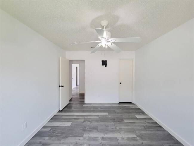 Building Photo - 13838 Walnut Hollow Ln