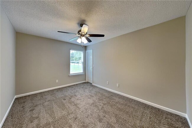 Building Photo - 1128 Grandview Cir