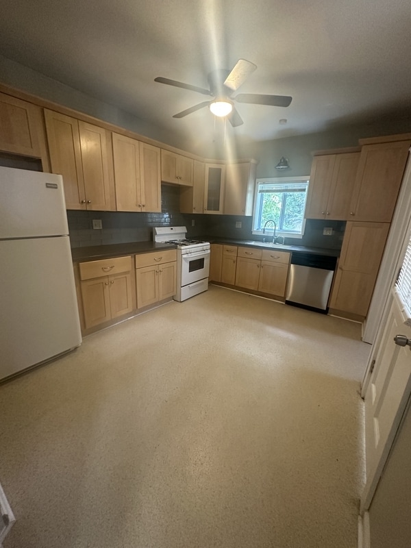 Building Photo - 3188 W 92nd St