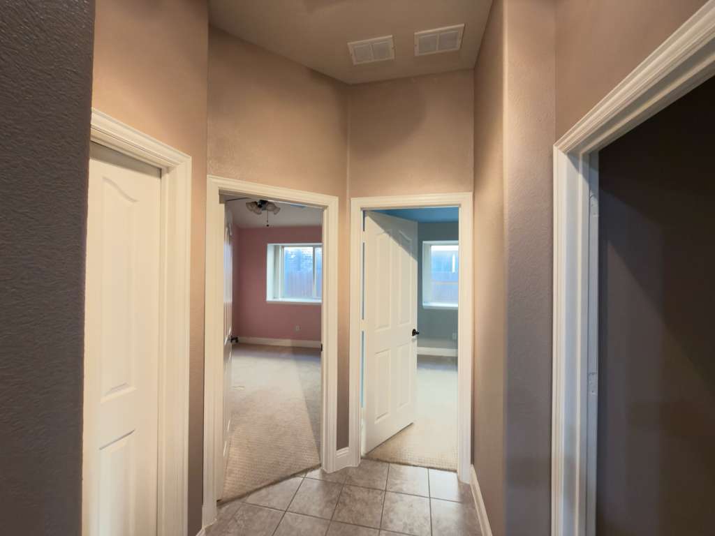 Building Photo - 521 Eastbrook Dr