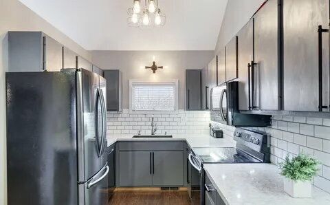 Building Photo - Chic Urban Living: Spacious 2-Bed Townhouse with Fireplace & Hardwood Floors on Kenwood Isles Drive!