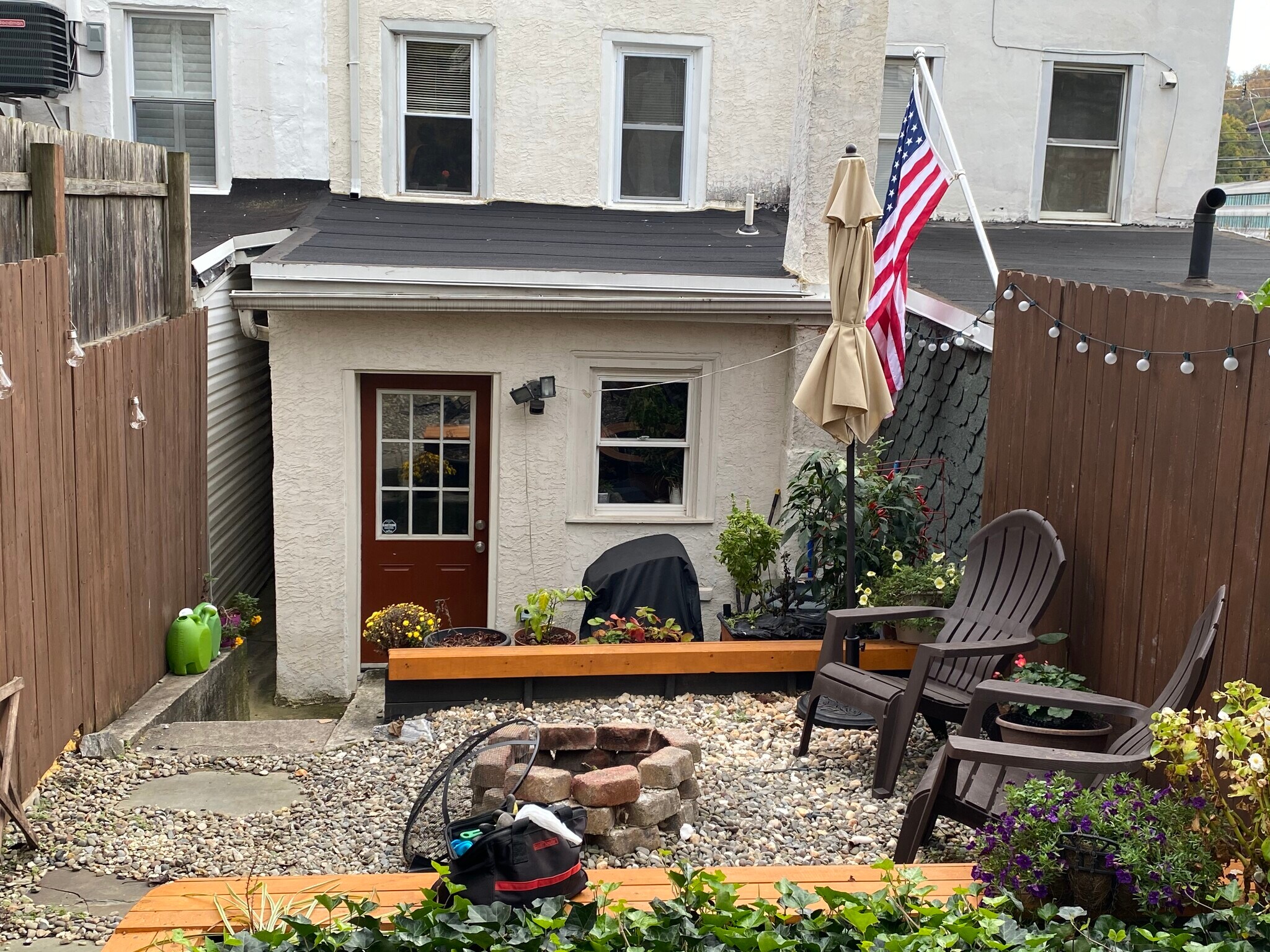 Building Photo - 218 E Elm St