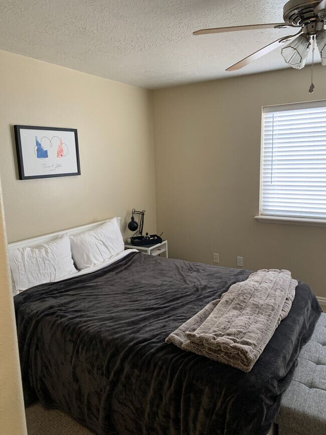 Building Photo - Beautiful 2 Bedroom Condo in North Orem