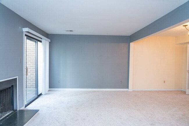 Building Photo - 1054 Cheshire Ct