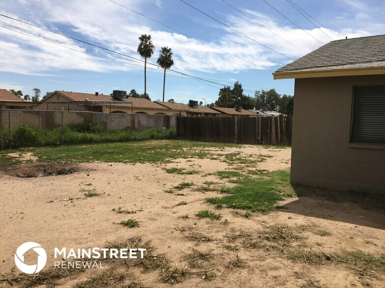 Building Photo - 1819 N 47th Dr