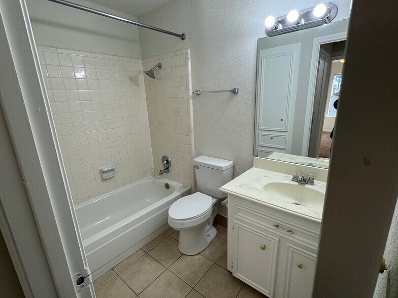 Building Photo - 8915 Emnora Ln