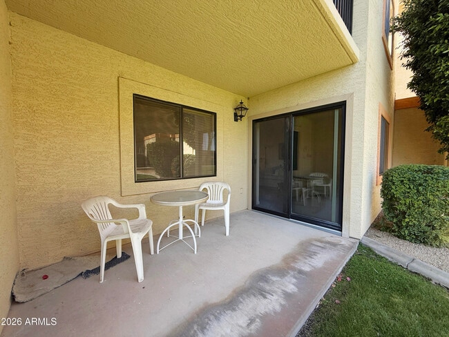 Building Photo - 10330 W Thunderbird Blvd