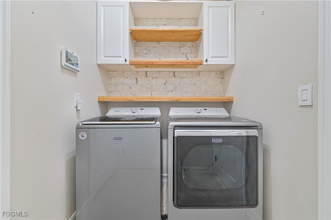 Building Photo - 2852 Royal Gardens Ave