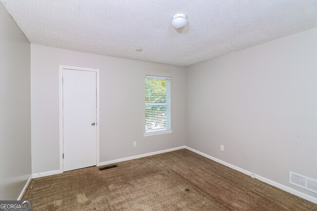Building Photo - 3521 Sandra Dr