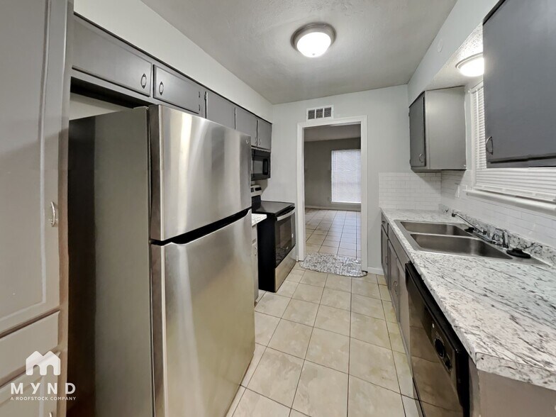 Building Photo - 6035 Devon Cir