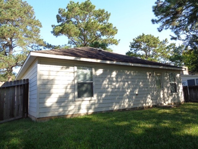 Building Photo - 12079 La Salle Oaks