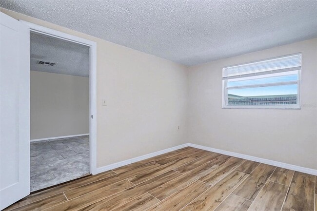 Building Photo - 5441 Oceanic Rd