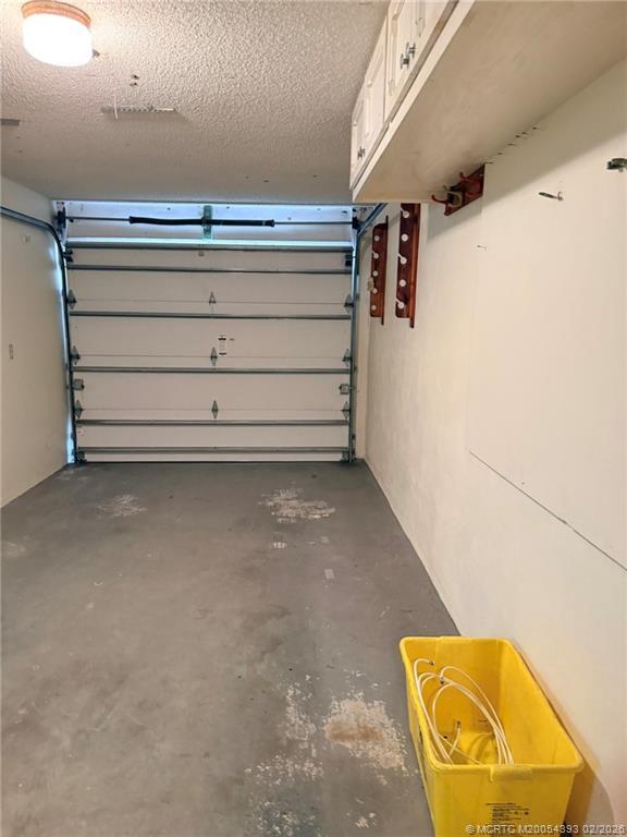 Building Photo - 2417 NW Holiday Ct