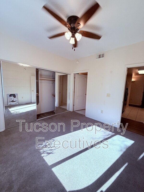 Building Photo - 2550 E River Rd