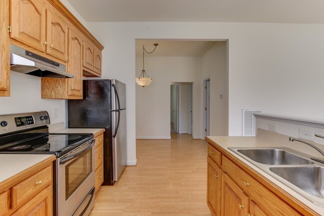 Building Photo - 955 Poquoson Ave
