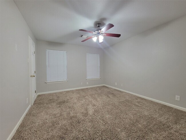 Building Photo - 529 Kedy St
