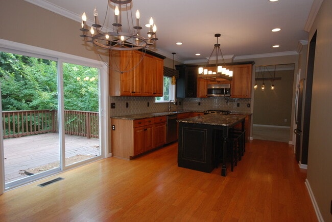 Building Photo - Oversized Executive Style Home with Finish...