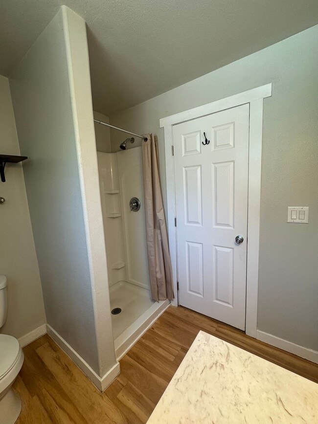 Building Photo - 3 BED 2 BATH IN REDDING