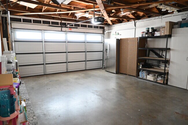 Building Photo - 10420 Eton Ave