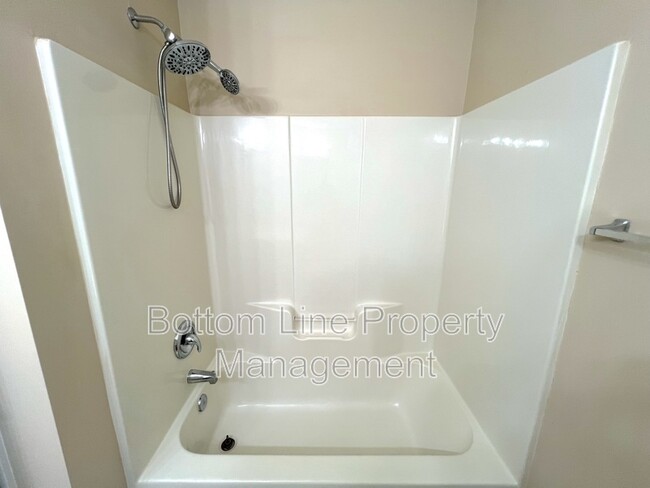 Building Photo - 13656 Meade Glen Ct