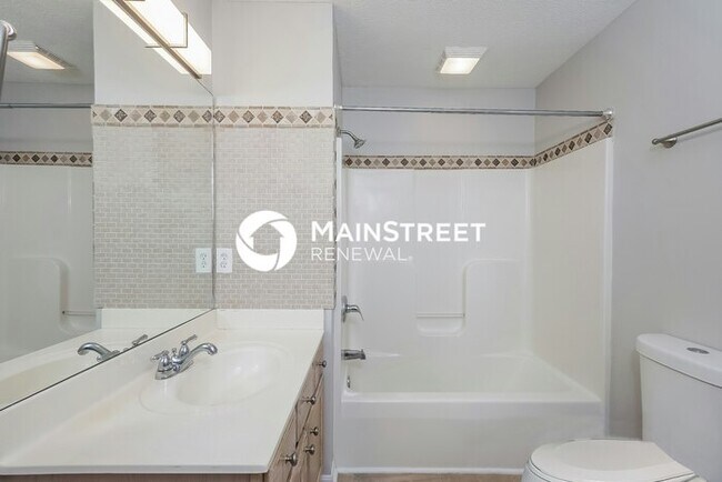 Building Photo - 4 Bedroom Pet-Friendly Home in LOUISVILLE,...