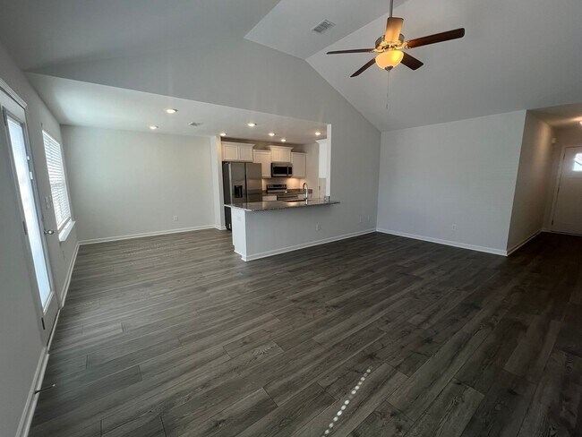 Building Photo - 23 Country Cir