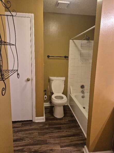 Building Photo - 6012 Treetop Ct