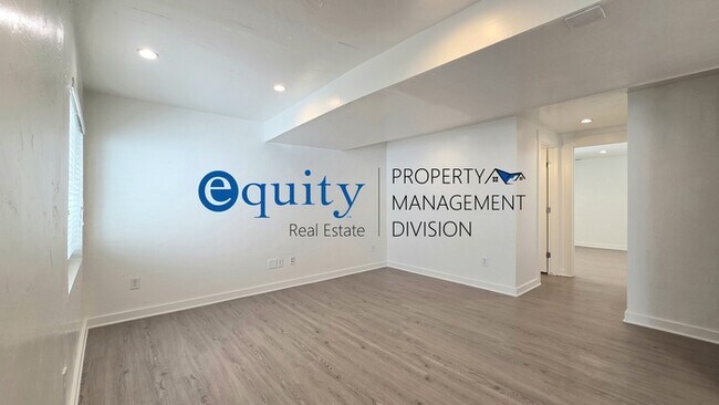 Building Photo - Newly Remodeled!