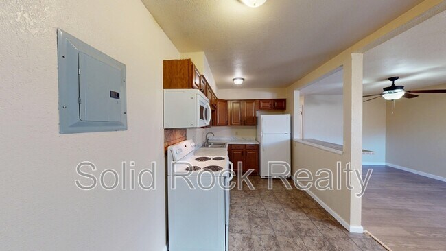 Building Photo - 3014 Mallard Dr