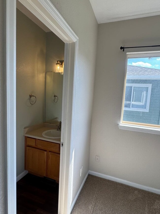 Building Photo - Charming 2BR Townhome in Brighton