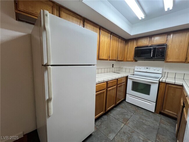 Building Photo - 5070 Jeffreys St