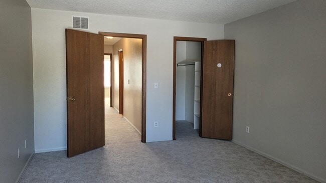 Building Photo - 324 Wright St