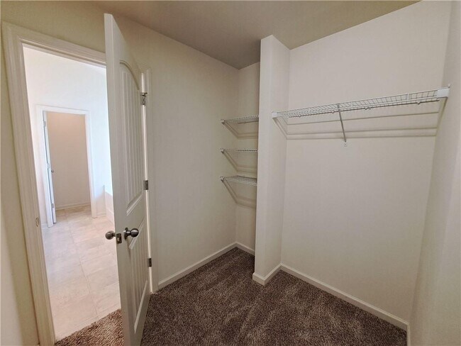 Building Photo - 867 Pine Ln